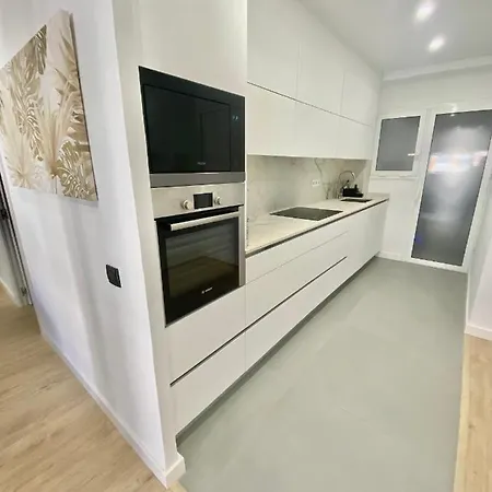 Chic Apartments- Free Parking - 10 Min From Bcn Centre By Metro Apartment *