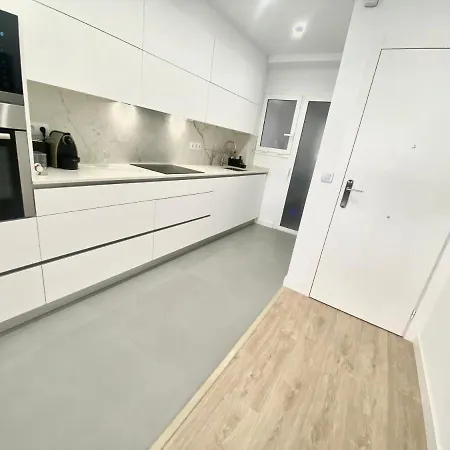 Apartment Chic Apartments- Free Parking - 10 Min From Bcn Centre By Metro Barcelona