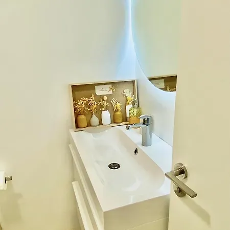 Chic Apartments- Free Parking - 10 Min From Bcn Centre By Metro Apartment *