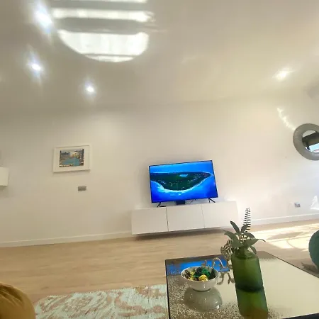 Apartment Chic Apartments- Free Parking - 10 Min From Bcn Centre By Metro Barcelona