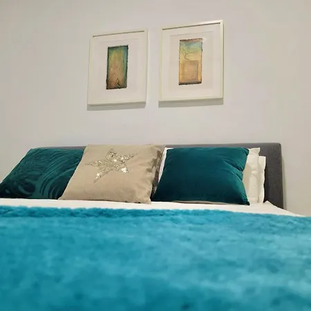 Chic Apartments- Free Parking - 10 Min From Bcn Centre By Metro * Barcelona
