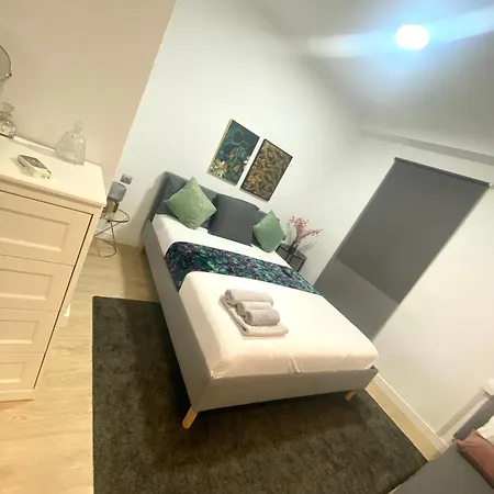 Chic Apartments- Free Parking - 10 Min From Bcn Centre By Metro * Barcelona