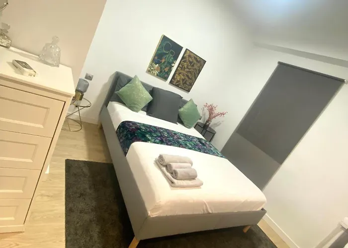 Chic Apartments- Free Parking - 10 Min Bcn Center By Metro * Barcelona